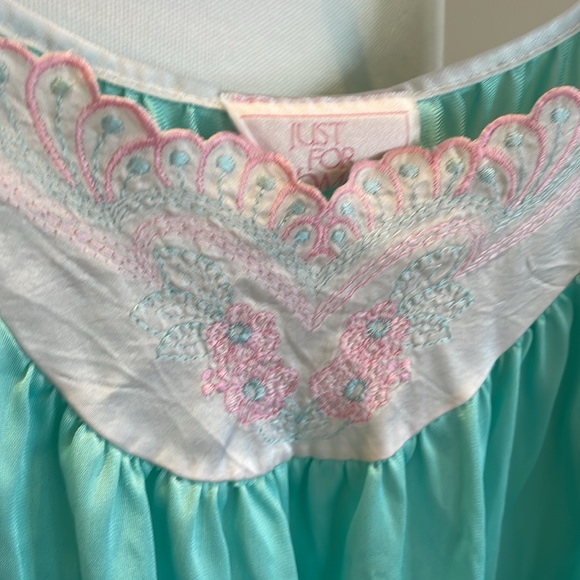 Sears Vintage Nightgown - Picture 2 of 7